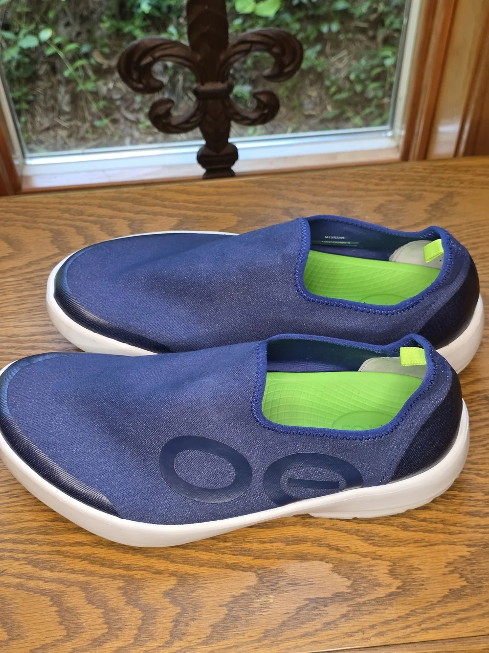 OOFOS Oomg Slip-On Loafers in Navy Sz 12